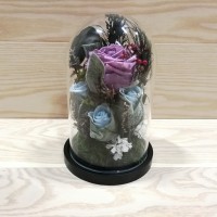 Композиция в стеклянной колбе Люкс мини с сиреневыми и голубыми розами