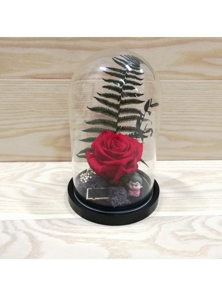 Композиционная красная роза премиум в колбе 20 с папороником и декором бабушка
