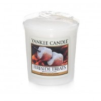 Аромасвеча Yankee Candle для подсвечника, Лакомство у камина